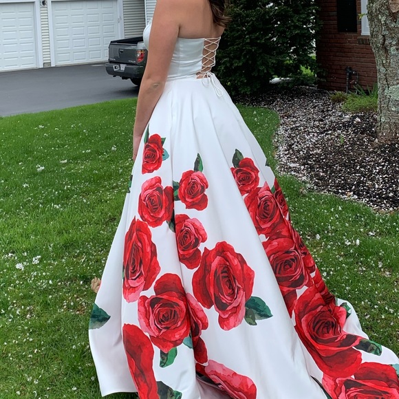 Sherri Hill Prom Dress - Picture 2 of 3